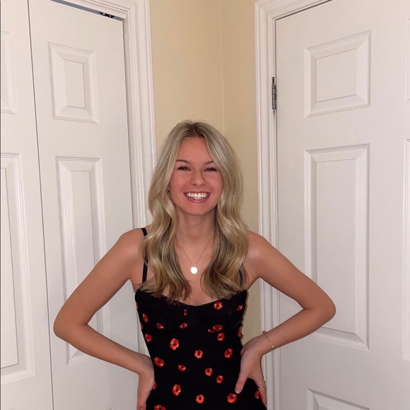 Meet your Posher, Hannah - Picture 1 of 1